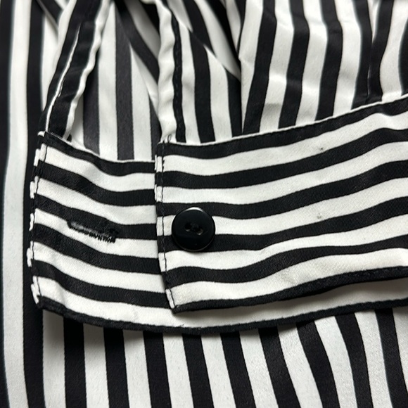 Notations vertical striped button down shirt with hidden buttons 2 front pockets - Picture 4 of 9